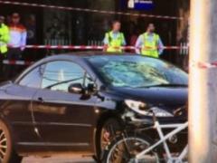 В центре Амстердама автомобиль наехал на пешеходов, есть пострадавшие