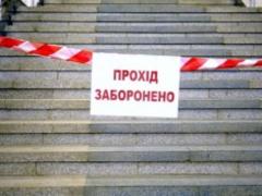 В Киеве закрыли станцию метро  Театральная , неизвестный сообщил о минировании