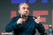 «Рок-музика перестала розвиватися». Володимир Шахрін на шоу «Вечірній Ургант» розповів про свій музичний смак і подарував ведущ