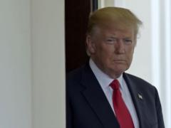 Около 200 законодателей подали в суд на Трампа