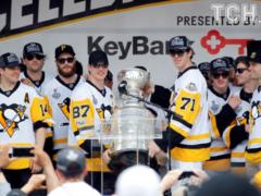 A grand celebration. On the parade "Pittsburgh" came 650 thousand people