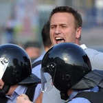  Змітати і ламати : вчений пояснив помилку Навального з протестами в Росії