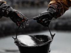 Нафта Brent торгується нижче 47 доларів за барель