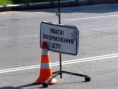 Под Киевом иномарка сбила пешеходов на обочине дороги