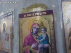 In Odessa, a dangerous crossroads are guarded. Orthodox icons
