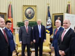 Военэксперт: Россиян рвет истерика от визита Порошенко в США