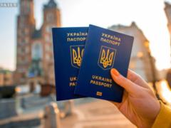 Опрос показал, что почти половина украинцев не собираются оформлять биометрические паспорта