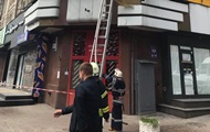 В сгоревшем здании на Крещатике снова задымление