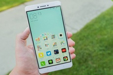 Manufacturers of smartphones switch to a 6-inch format