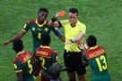 The Colombian referee removed the wrong player after watching the video replay