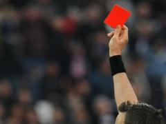 Суддя скасував червону картку після заперечень потерпілого футболіста