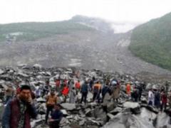 В Китае приостановили поиск людей под завалами из-за риска второго оползня