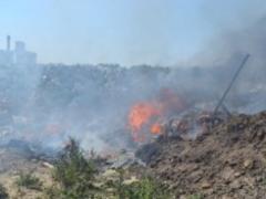 В Одесі рятувальники десять годин гасили сміттєзвалище - ФОТО,