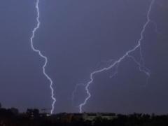 Во Львове два человека погибли от удара молнии