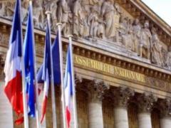 Парламент Франции продлил чрезвычайное положение