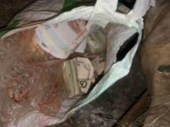У Запоріжжі у пенсіонерки викрали 160 тис. гривень і 82 тис. доларів