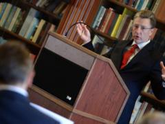 Die Presse: Kurt Volcker. "Hawk" in relation to Vladimir Putin