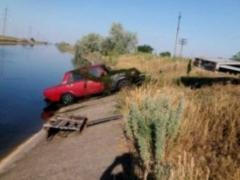 На Херсонщині виявлено авто з двома трупами