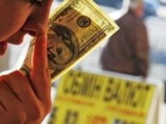 Готівковий долар в п ятницю підвищився до 26,11 гривень
