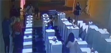 Під час Селфі дамочка знищила твори мистецтва на $ 200 000