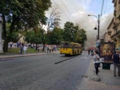 У центрі Львова горить будинок - ФОТО, ВИДНО