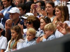 Drag the blanket over. As the twin sons Federer became the main stars of the finals of Wimbledon
