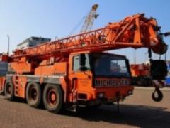 У Святошинському районі невідомі викрали автокран