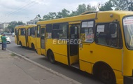 У Києві маршрутки врізалися на зупинці