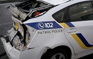 У Києві вантажівка протаранила автомобіль поліції