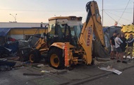 In Kiev by night bulldozers demolished the market
