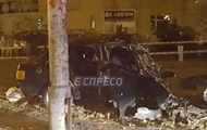 У Києві авто врізалося в стовп: двоє загиблих