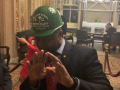  The day was hard . The journalist almost concussed the US senator, dropping his laptop on his head