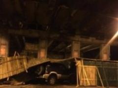 На Борщагівці авто врізалося в ремонтне огорожу: двоє постраждалих