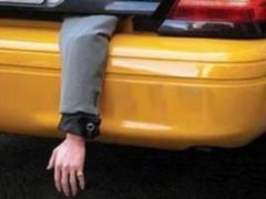 Двоих мужчин арестовали за похищение человека