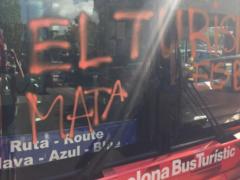 Четверо неизвестных атаковали туристический автобус в Барселоне