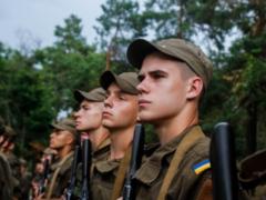 Первокурсникам-гвардейцам торжественно вручили личное оружие