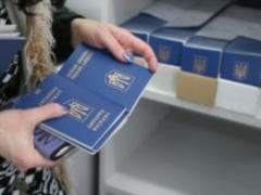Каждый день украинцы оформляют 21-22 тысячи биометрических паспортов