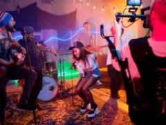 Maria Yaremchuk in tights with arrows sang in English with London rappers