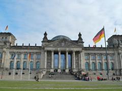 In Berlin, near the Reichstag, Chinese detainees were detained