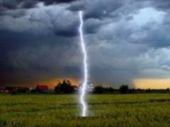 ГосЧС предупреждает о грозах и шквалах в семи областях Украины