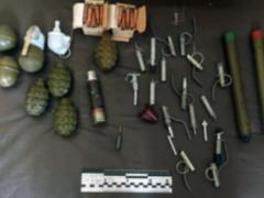 На КПП в зоне АТО задержали автомобиль с арсеналом оружия