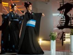 In Kiev, defile beauty with magnificent forms in exclusive kimono
