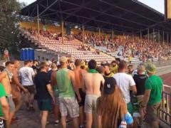 Fans of the Carpathians staged a fight in Mariupol because of the flag of Russia