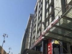 In Kiev, a man tried to jump out of the hotel building