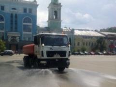 In the capital, watering the streets was intensified