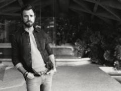Male-handsome Jennifer Aniston starred in a stylish photo shoot