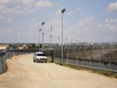 Американские пограничники нашли 60 мигрантов в рефрижераторе