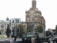 In the center of Kiev drove military equipment