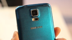 Galaxy S5 survived and photographed falling from the 300-meter height