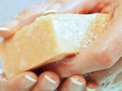 Насколько опасно для здоровья купаться с мылом